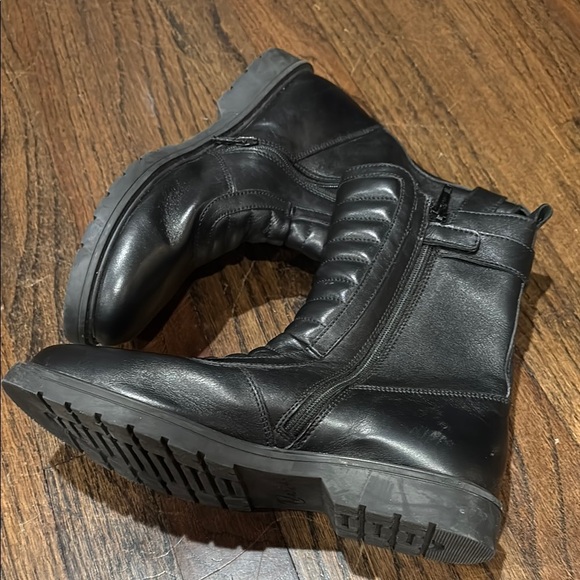 Naturino Black Combat Boots with Buckle Straps (size 36) - Picture 3 of 4